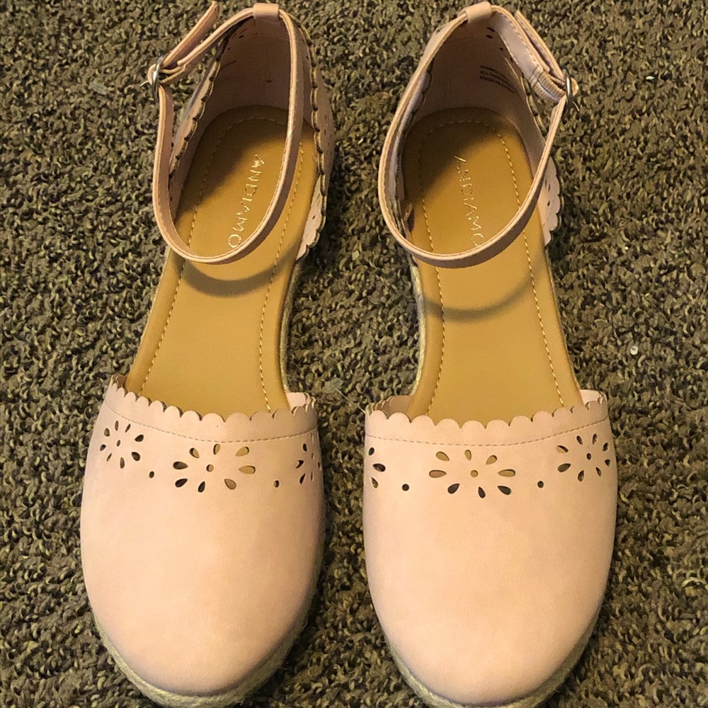 New!! Women’s sandals size 11W